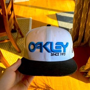 Oakley Flat brim